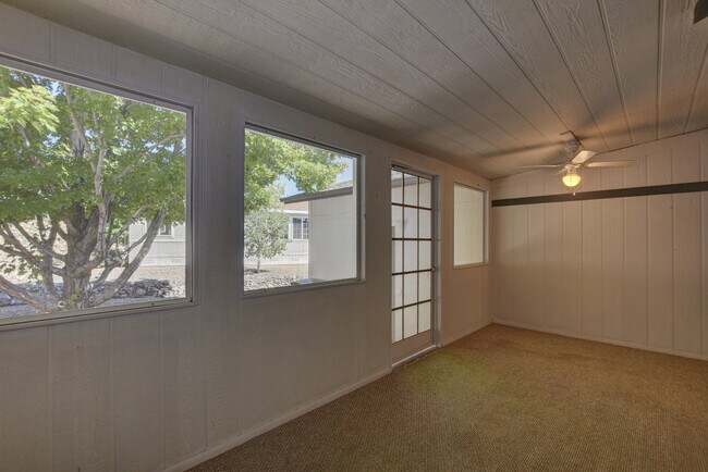 Building Photo - Beautiful 3 Bedroom in Vista Del Lago!