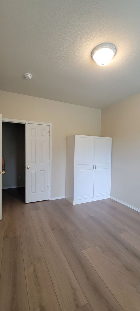 Building Photo - 413 Roger Smith Dr