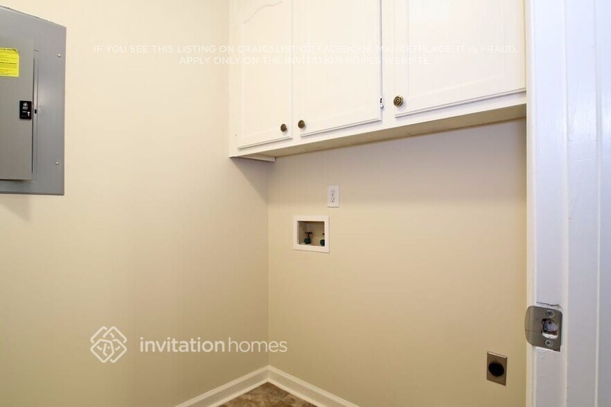 Building Photo - 1811 Southridge Dr