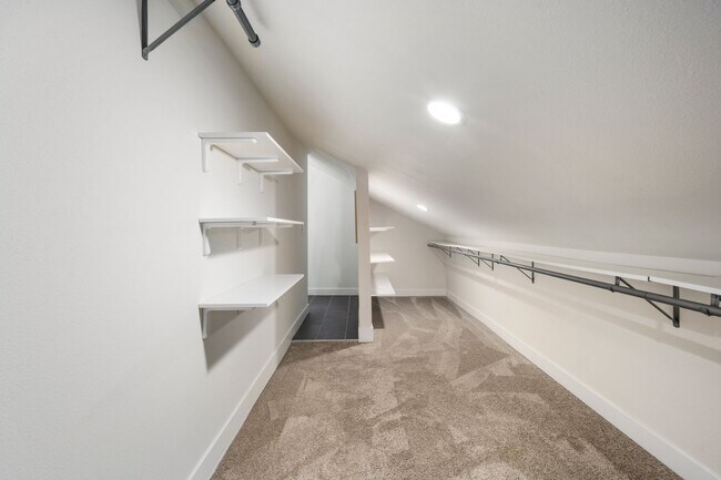 Building Photo - Redmond 4BD / 3BA Home with Central A/C on 3 Acres – Available Now