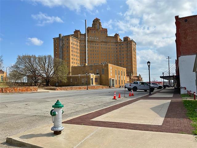 Building Photo - 104 NE 2nd St