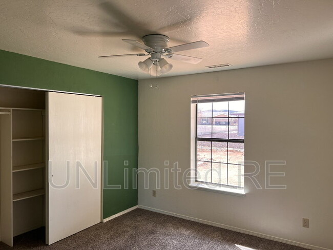 Building Photo - 4120 N Cholla Dr