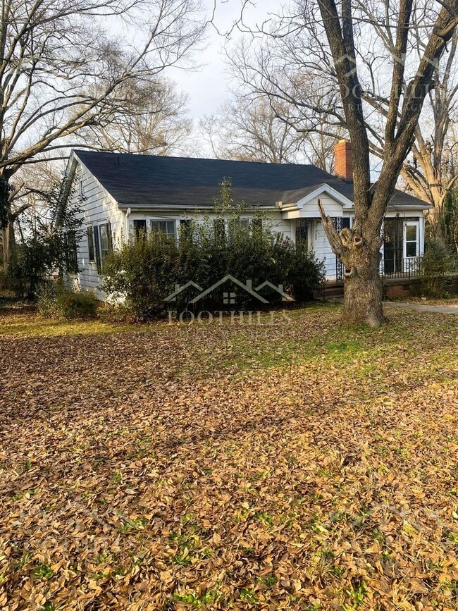 Building Photo - 708 Crescent Dr