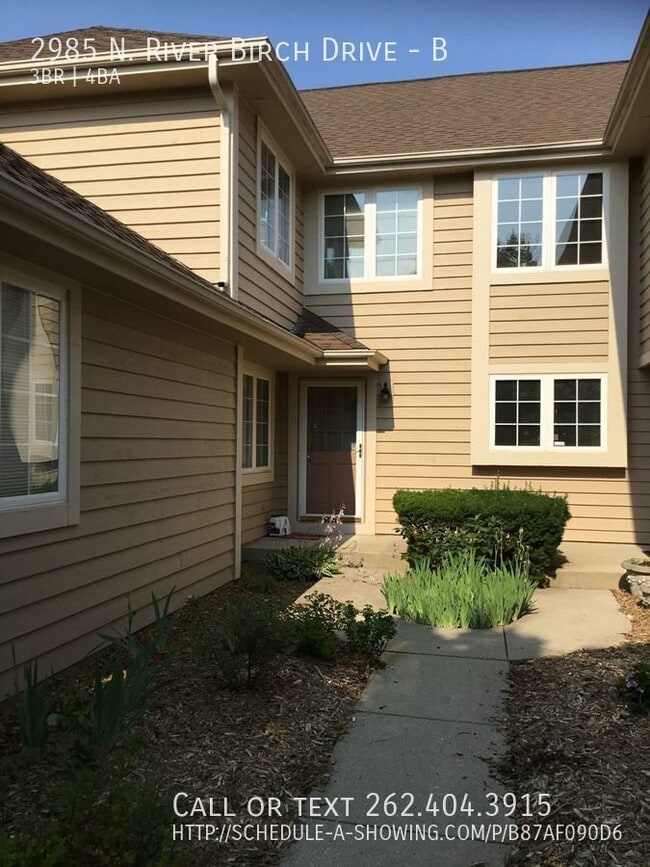 Building Photo - Huge condo with 2 car garage!