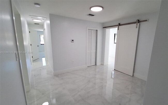 Building Photo - 216 Shadow Way
