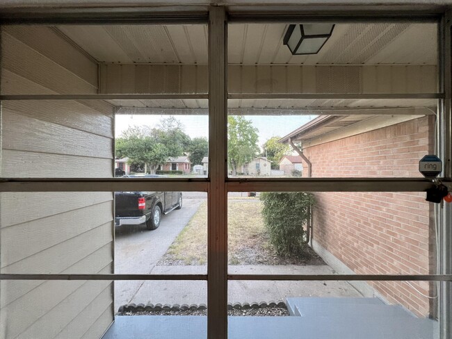 Building Photo - 1402 Missouri Ave