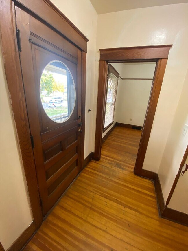 Building Photo - Charming 4-Bedroom Historic Home Near Down...