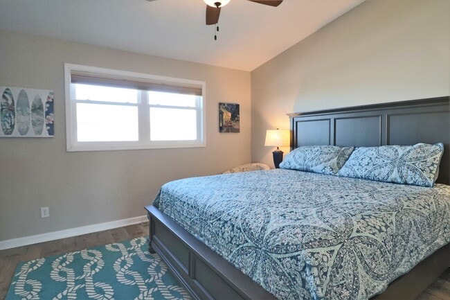 Building Photo - OFF SEASON RENTAL- Turtle Cove Community