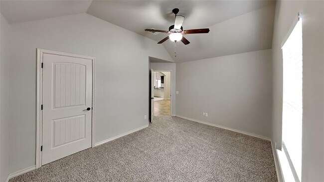 Building Photo - 6520 Bentwood Dr