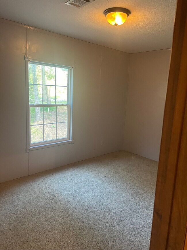 Building Photo - 477 Windwood Dr