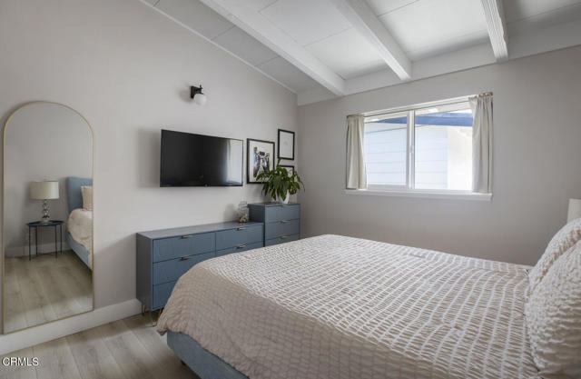 Building Photo - 863 S Vecino Dr