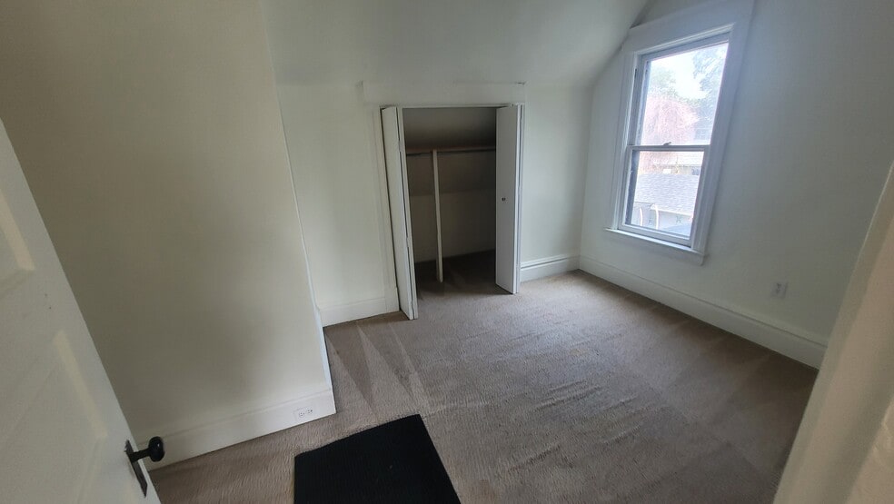 Building Photo - 1822 Charles St