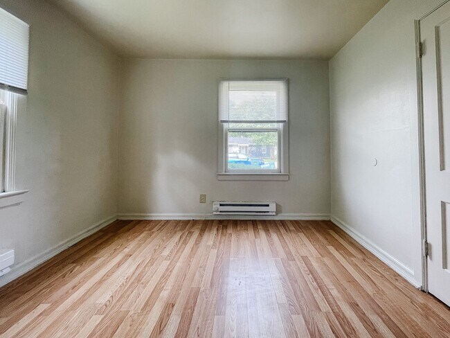 Building Photo - 810 S Luick Ave