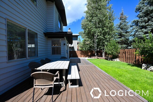 Building Photo - 1034 Lincoln Ln