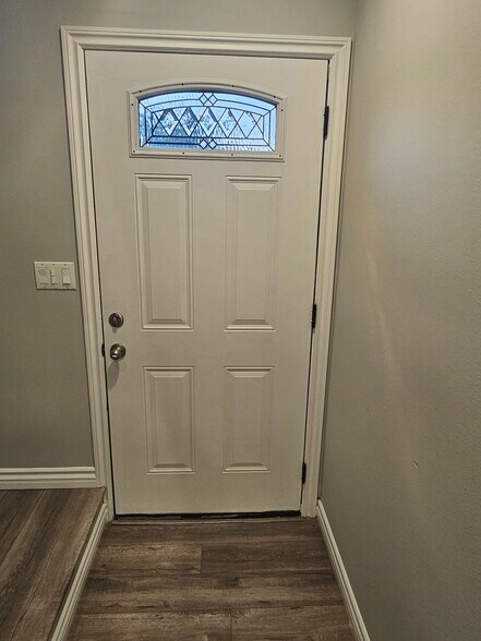 Building Photo - 7544 Denny Ave