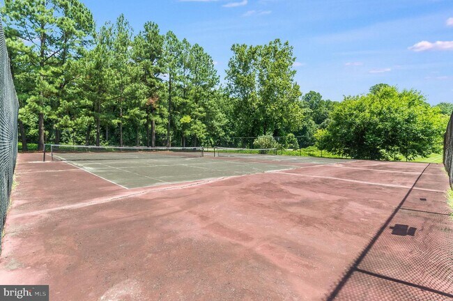 Building Photo - 5805 Royal Ridge Dr