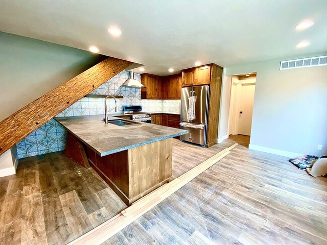 Building Photo - 13THTOWNHOME