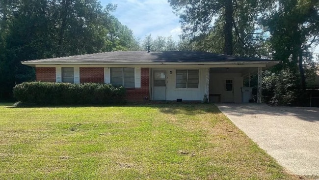 Building Photo - 513 Nichols Dr