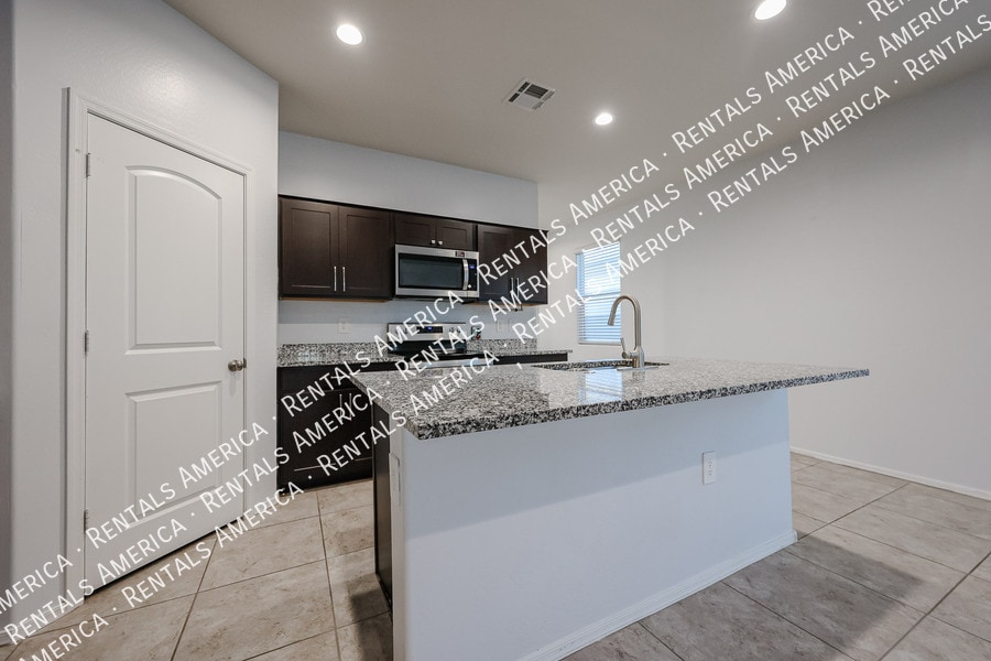 Building Photo - 36472 W San Capistrano Ave