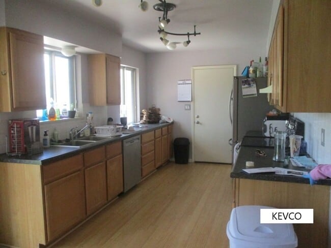 Building Photo - Tri-Level Home by Foothills Mall