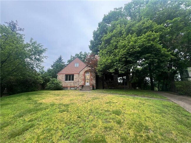 Building Photo - 127 Westland Dr