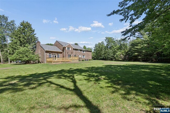 Building Photo - 2 W Saddle River Rd