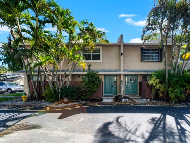 Building Photo - 904 Banks Rd