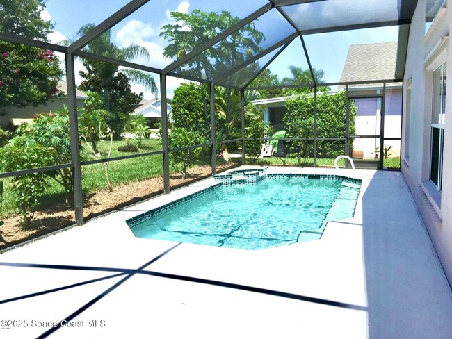 Building Photo - 974 Villa Dr