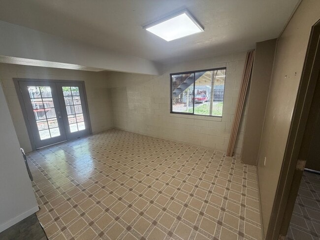Building Photo - Spacious 4 Bedroom | 3 Bathroom | House in Curtis Park