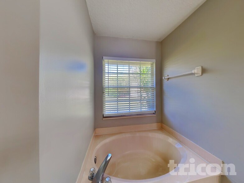 Building Photo - 4399 Princess Labeth Ct W