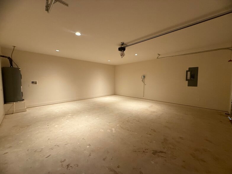 Building Photo - 207 Railroad Ave