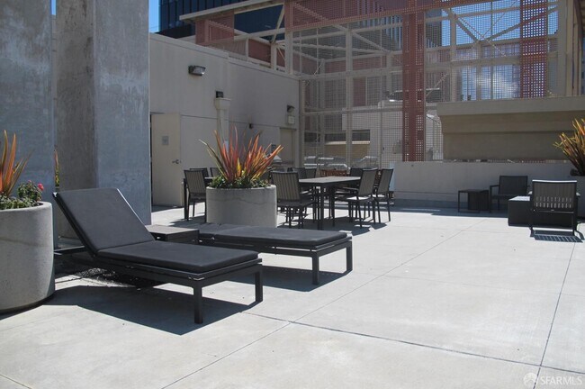 Building Photo - 199 New Montgomery St