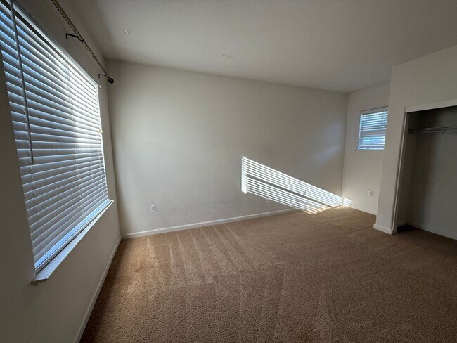 Building Photo - 3380 Bridgeway Lakes Dr