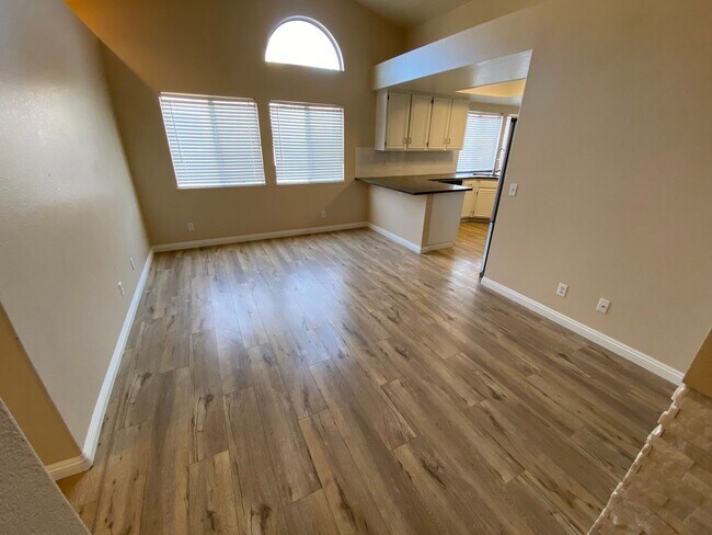 Building Photo - Beautiful 3 bed/2 bath home located near North Las Vegas