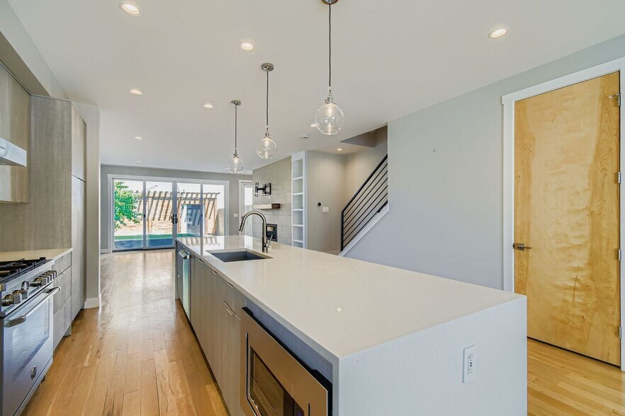 Building Photo - 1029 32nd St