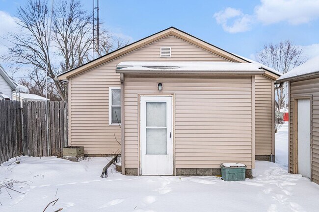 Building Photo - CARMAN SCHOOLS -Near Baker College