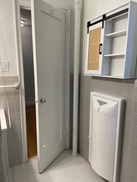 Building Photo - 210 Martine Ave