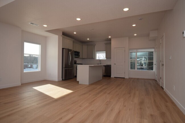 Building Photo - BRAND NEW 2 Bedroom Home in Millcreek!!