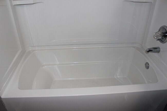 Building Photo - Lake Rim area