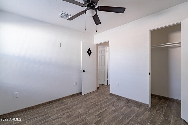 Building Photo - 37 E El Parque Dr