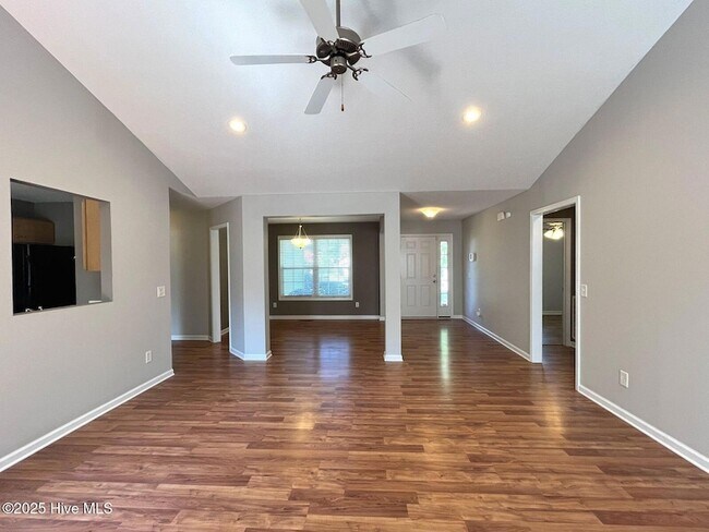 Building Photo - 205 Woodgreen Ln