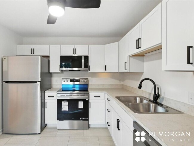 Building Photo - Midtown Modern Ranch-Don't Miss Out!