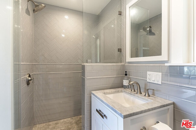 Building Photo - 3908 Las Flores Canyon Rd