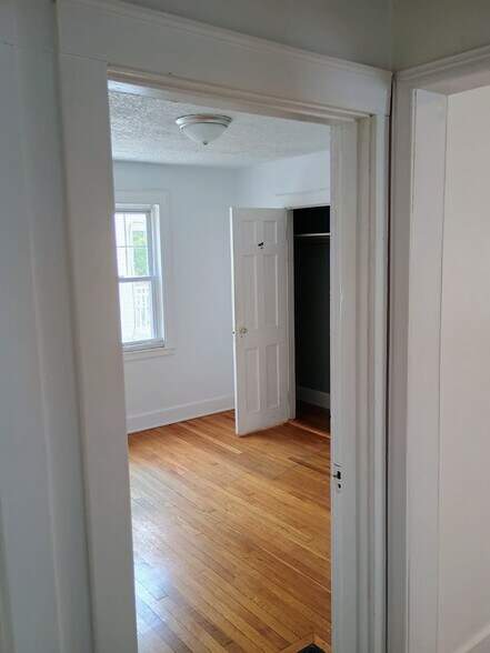 Building Photo - 46 Lawn Ave