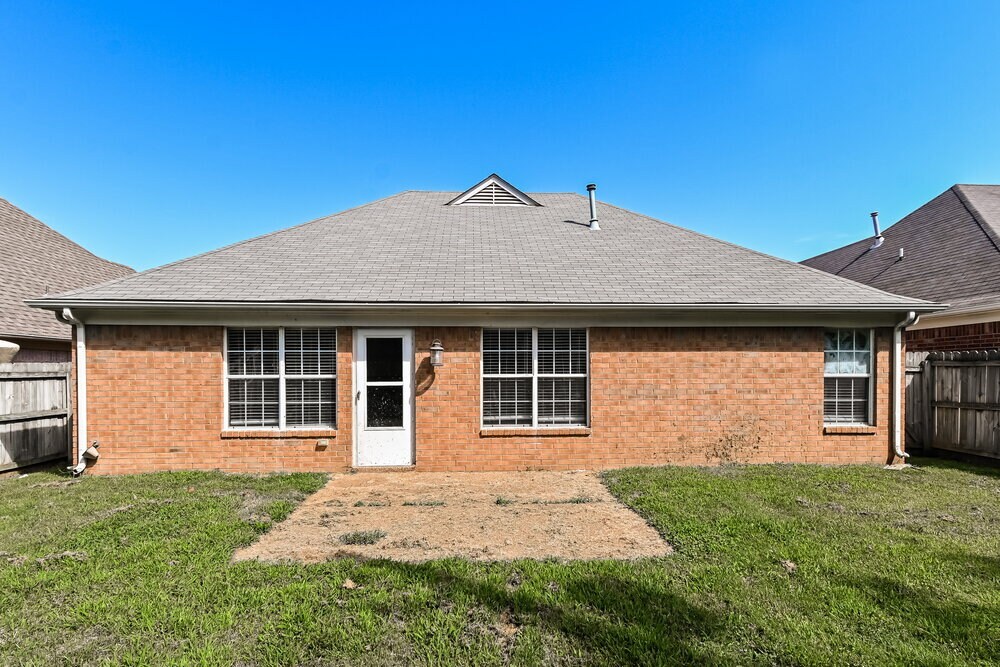 Building Photo - 1574 Far Dr
