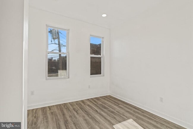 Building Photo - 1332 W Toronto St