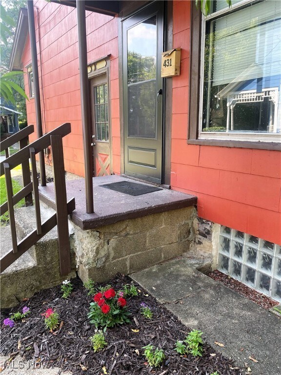 Building Photo - 429 Stinaff St