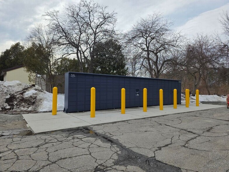 Building Photo - 5 Lancelot, 5