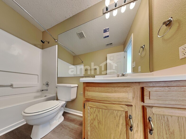 Building Photo - 1721 Blue Lake Dr