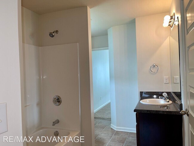 Building Photo - 4 br, 2.5 bath House - 2700 Feldspar Way